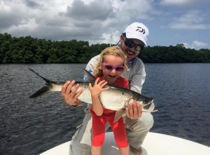 Les enfants adorent les poissons