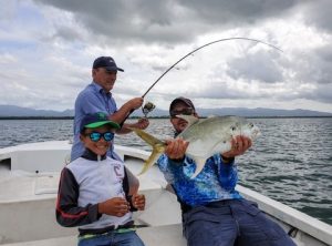 Les jeunes à la pêche