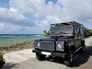 Le 4x4 est presque indispensable pour les petits sentiers de Guadeloupe et ses spots de pêche en eau douce.