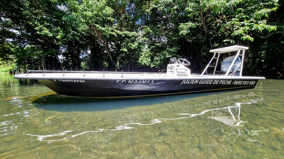 Le Mitzi Skiff 17" un de mes deux bateaux de pêche en Guadeloupe.